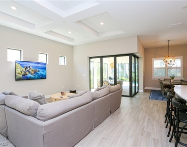 9716 Everglades Drive - Photo Thumbnail 12