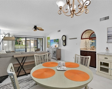 705 Augusta Boulevard - Photo Thumbnail 5