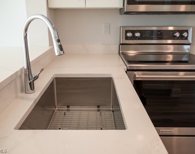 3235 Cypress Glen Way - Photo Thumbnail 2