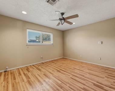 5211 Court Road - Photo Thumbnail 20