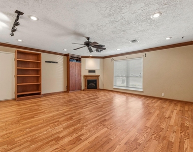 5211 Court Road - Photo Thumbnail 9