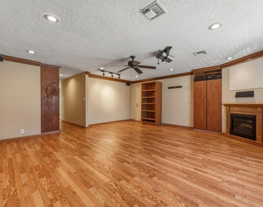 5211 Court Road - Photo Thumbnail 10