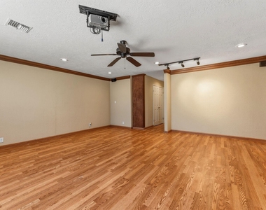 5211 Court Road - Photo Thumbnail 11