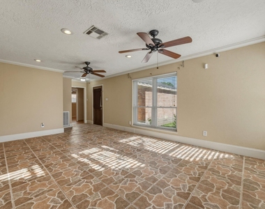 5211 Court Road - Photo Thumbnail 4