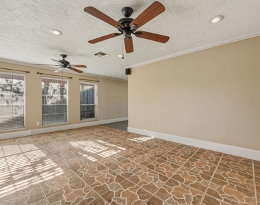 5211 Court Road - Photo Thumbnail 5