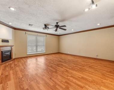 5211 Court Road - Photo Thumbnail 12