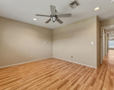 5211 Court Road - Photo Thumbnail 23