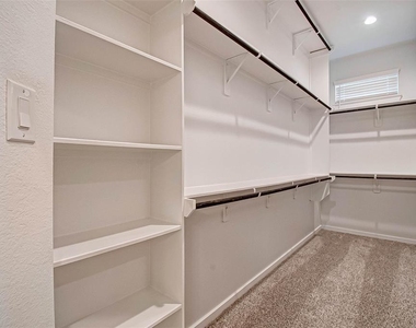311 N Spotted Fern Drive - Photo Thumbnail 6