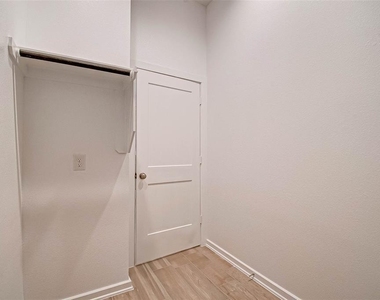 311 N Spotted Fern Drive - Photo Thumbnail 4