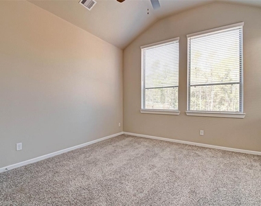 311 N Spotted Fern Drive - Photo Thumbnail 5