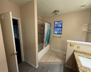 2610 Encina Dr - Photo Thumbnail 3