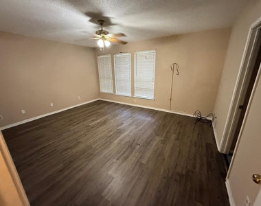 2610 Encina Dr - Photo Thumbnail 5