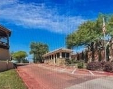 2610 Encina Dr - Photo Thumbnail 10