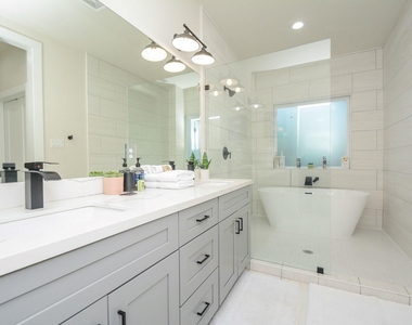1504 Evelyn Street - Photo Thumbnail 10
