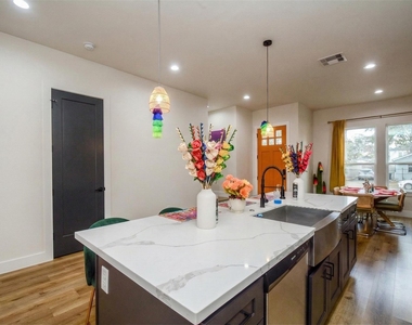 1504 Evelyn Street - Photo Thumbnail 7