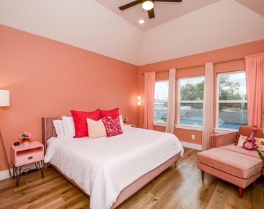 1504 Evelyn Street - Photo Thumbnail 9
