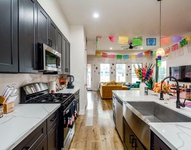 1504 Evelyn Street - Photo Thumbnail 6