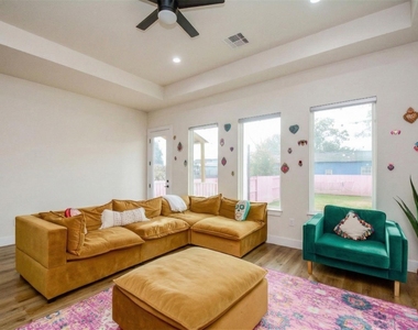 1504 Evelyn Street - Photo Thumbnail 2