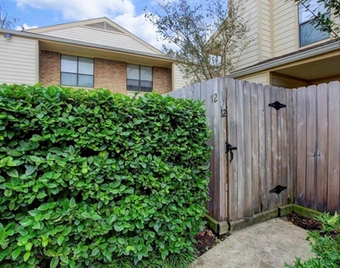 1881 Bering Drive - Photo Thumbnail 9