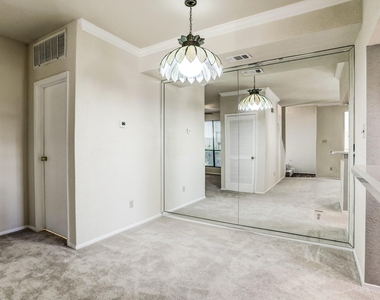 1881 Bering Drive - Photo Thumbnail 19