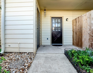1881 Bering Drive - Photo Thumbnail 18