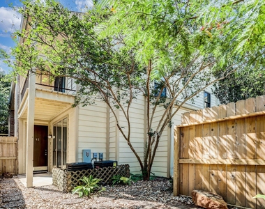 1881 Bering Drive - Photo Thumbnail 6