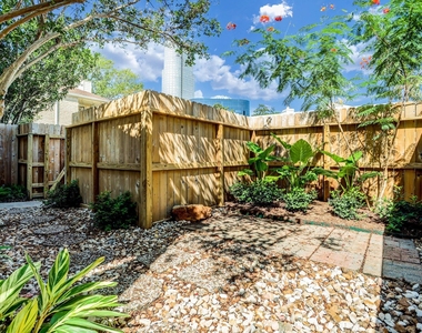 1881 Bering Drive - Photo Thumbnail 17