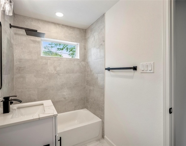 3923 Alsace Street - Photo Thumbnail 24