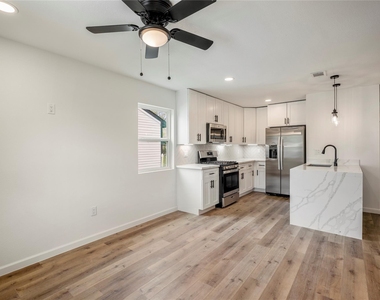 3923 Alsace Street - Photo Thumbnail 4