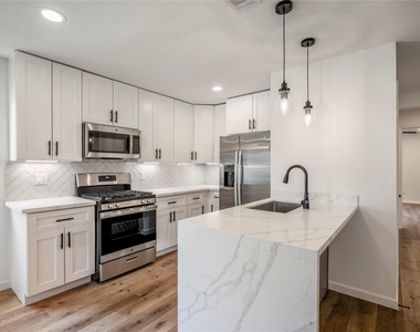 3923 Alsace Street - Photo Thumbnail 7