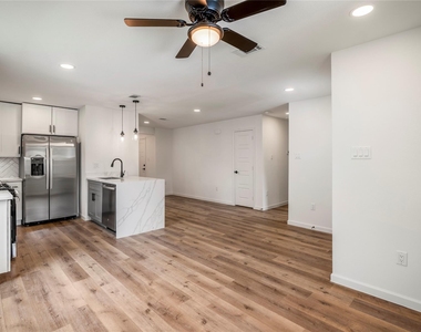 3923 Alsace Street - Photo Thumbnail 5