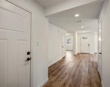 3923 Alsace Street - Photo Thumbnail 11