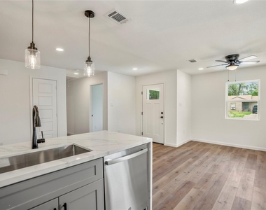 3923 Alsace Street - Photo Thumbnail 8