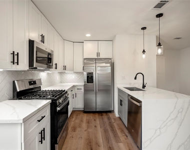 3923 Alsace Street - Photo Thumbnail 6