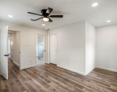 3923 Alsace Street - Photo Thumbnail 13