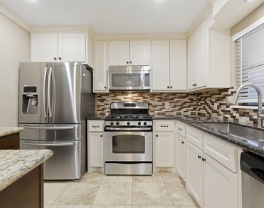 4406 Marlborough Drive - Photo Thumbnail 7