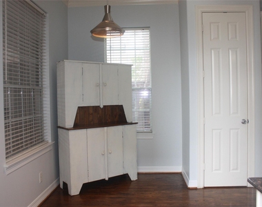 3206 E Park At Beverly Hills - Photo Thumbnail 6
