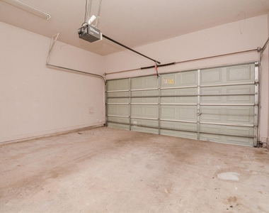 3206 E Park At Beverly Hills - Photo Thumbnail 35