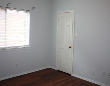 3206 E Park At Beverly Hills - Photo Thumbnail 26