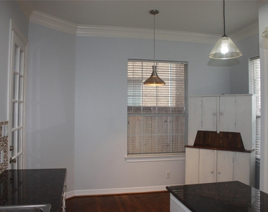 3206 E Park At Beverly Hills - Photo Thumbnail 14