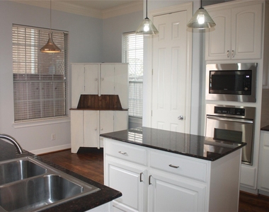 3206 E Park At Beverly Hills - Photo Thumbnail 7