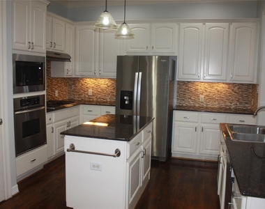 3206 E Park At Beverly Hills - Photo Thumbnail 4