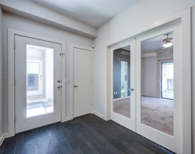 1729 Reinerman Street - Photo Thumbnail 4