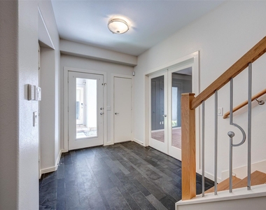 1729 Reinerman Street - Photo Thumbnail 9