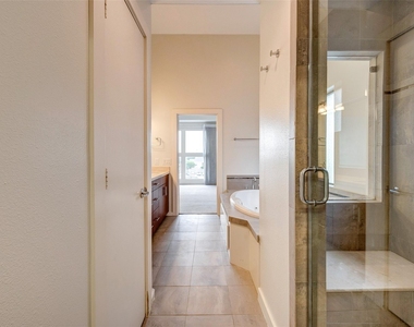 1729 Reinerman Street - Photo Thumbnail 29