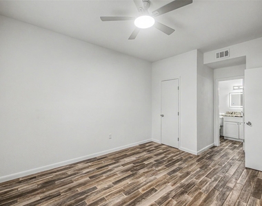 830 Threadneedle Street - Photo Thumbnail 5