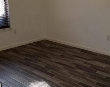 830 Threadneedle Street - Photo Thumbnail 6