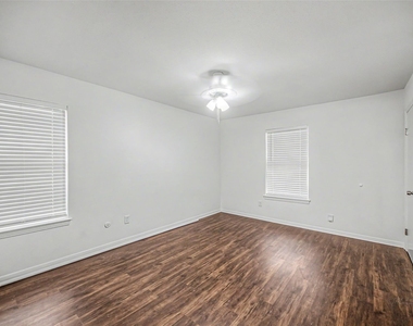 830 Threadneedle Street - Photo Thumbnail 9