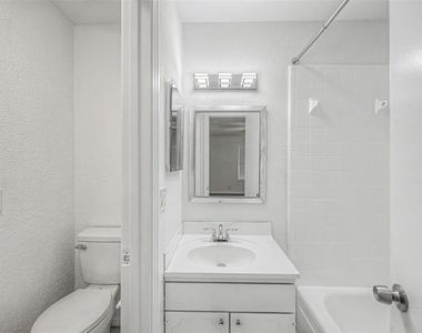 830 Threadneedle Street - Photo Thumbnail 16