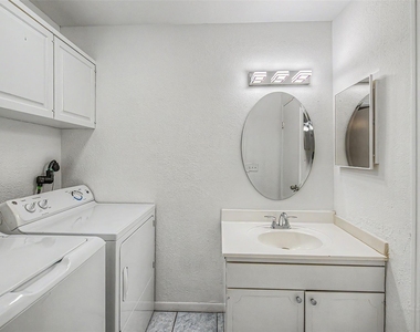 830 Threadneedle Street - Photo Thumbnail 15